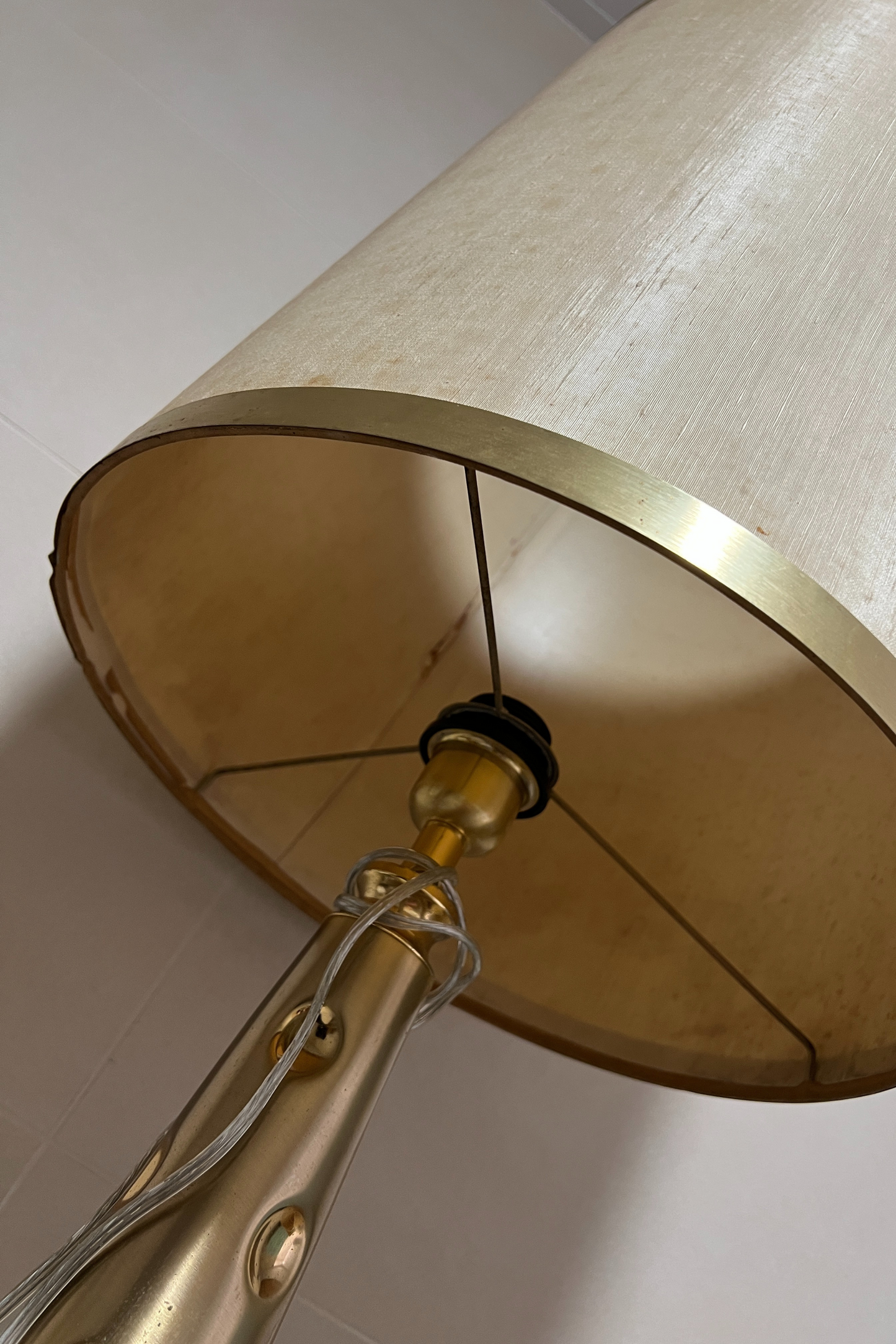 Lampada da scrivania in metallo dorato, stile moderno italiano di metà secolo