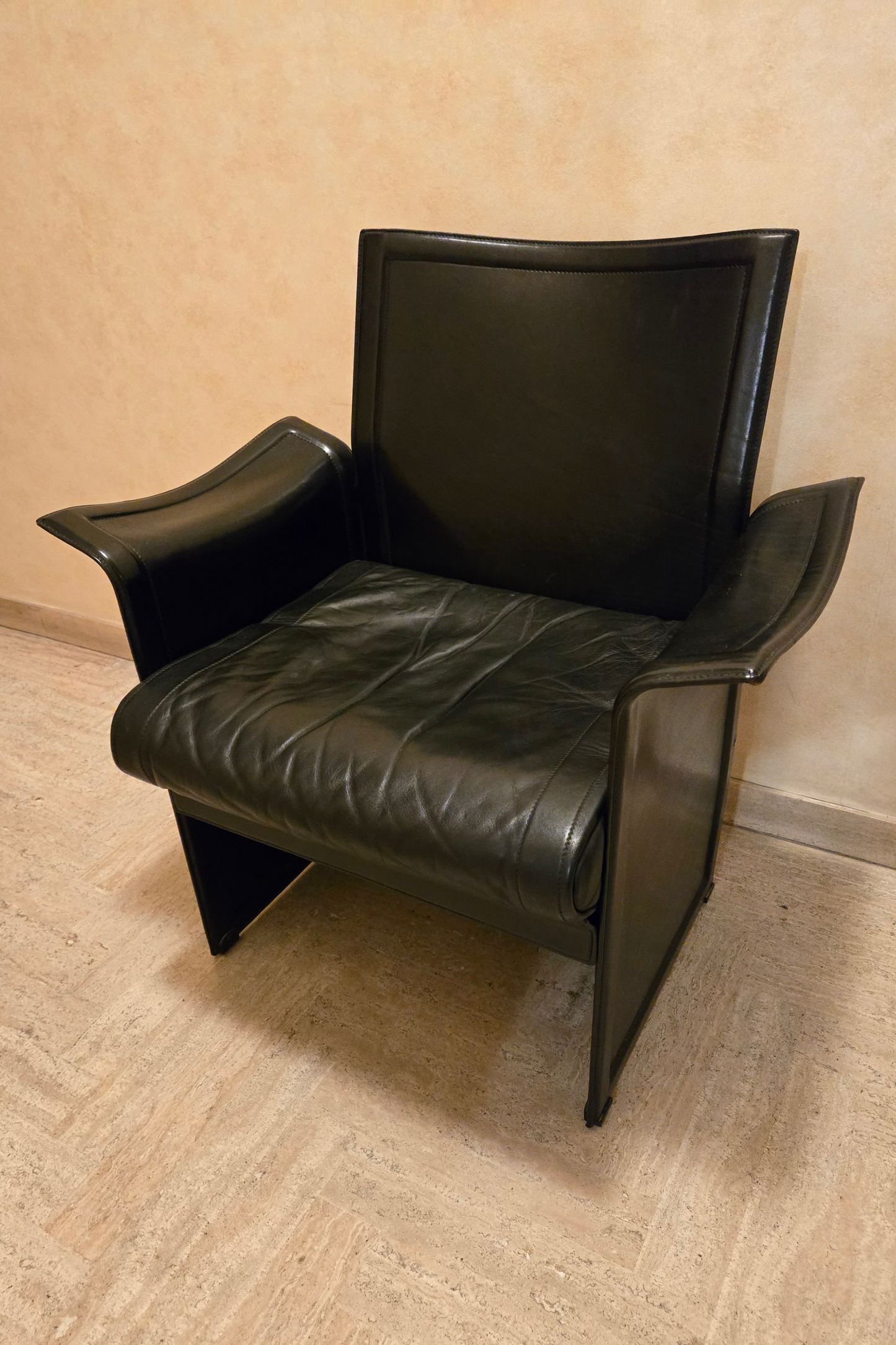 Black leather chair second hand marketplace monaco south of france