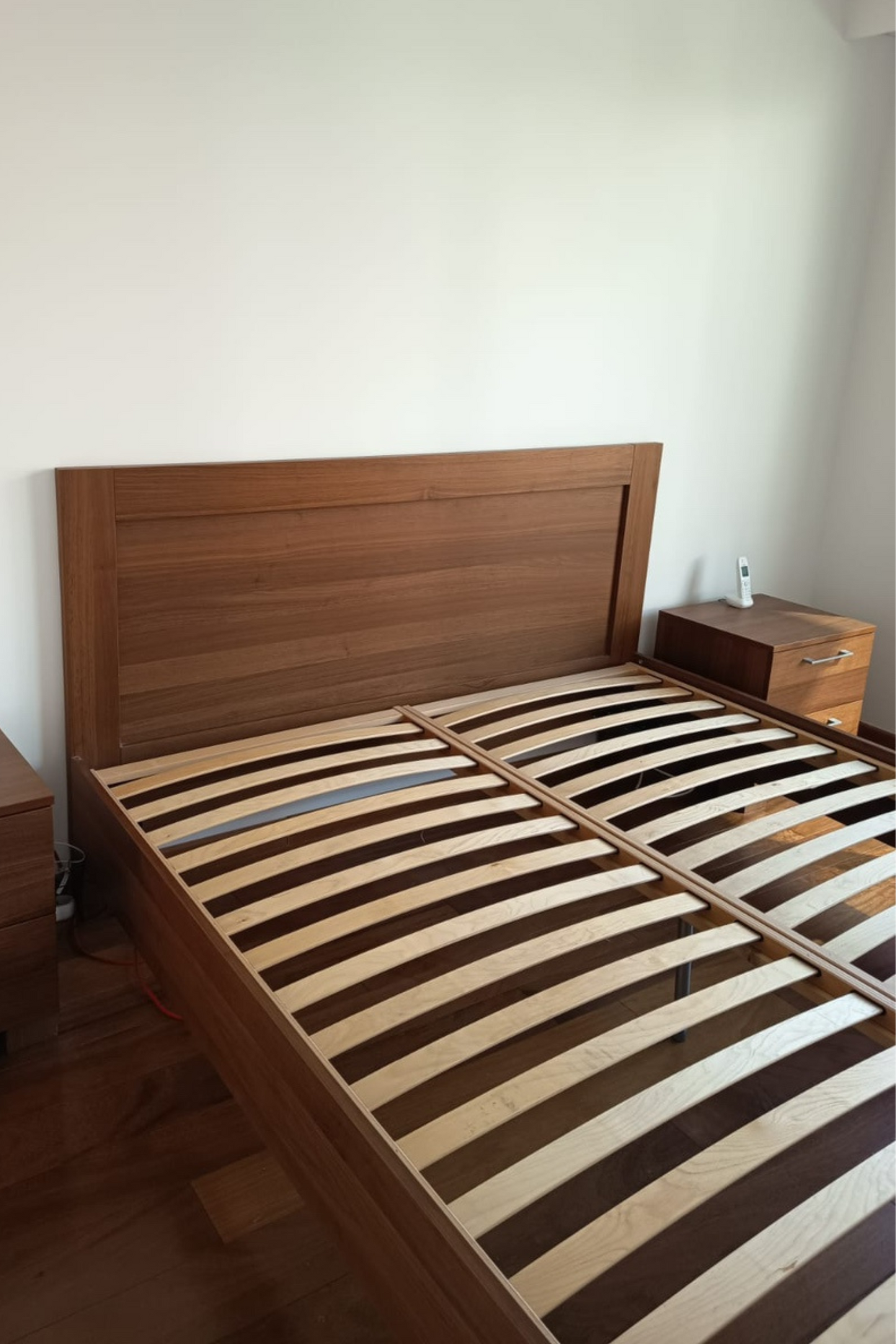 BoConcept Lugano King Size Bed (180x200cm) with Simba Hybrid Mattress & Topper