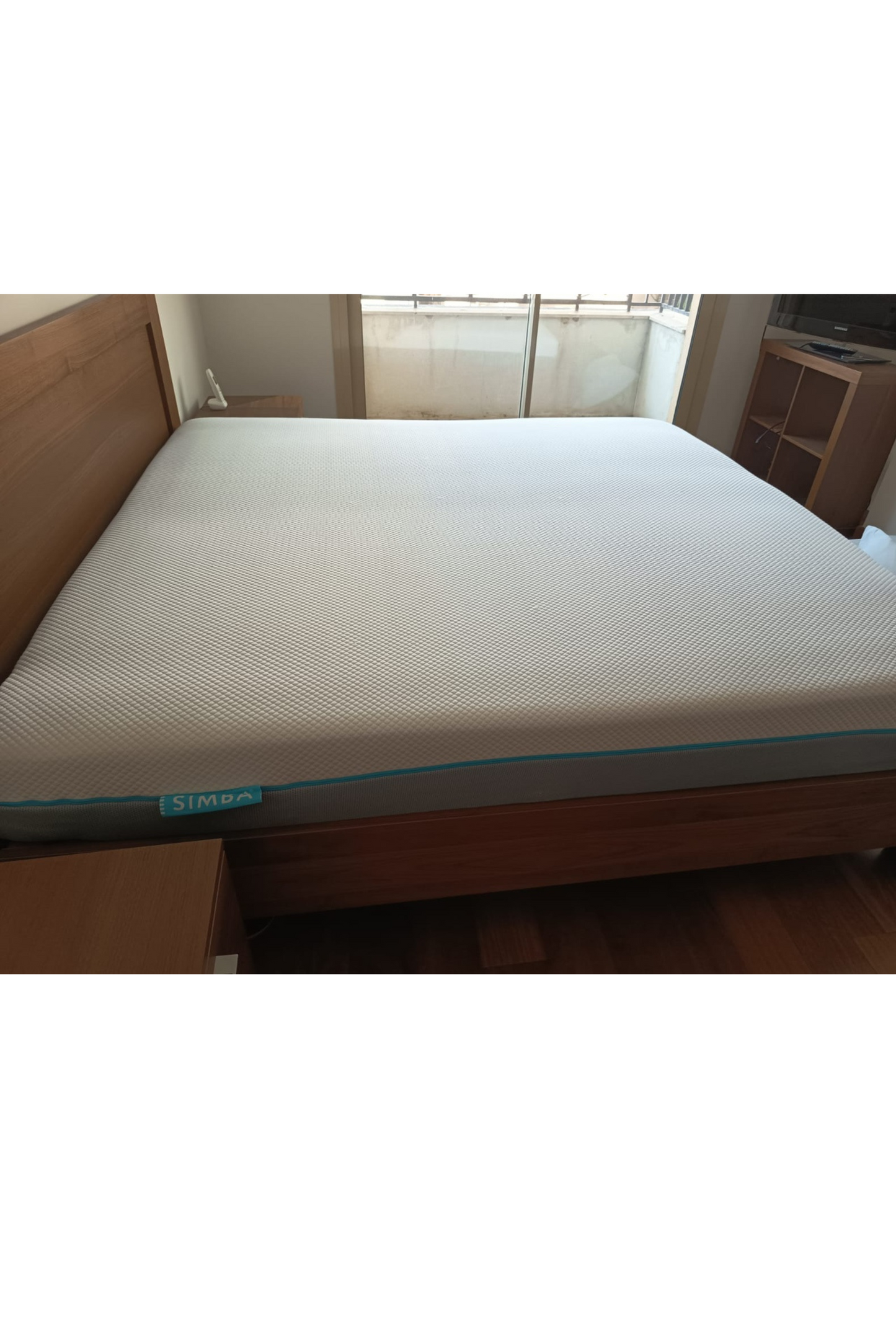 BoConcept Lugano King Size Bed (180x200cm) with Simba Hybrid Mattress & Topper