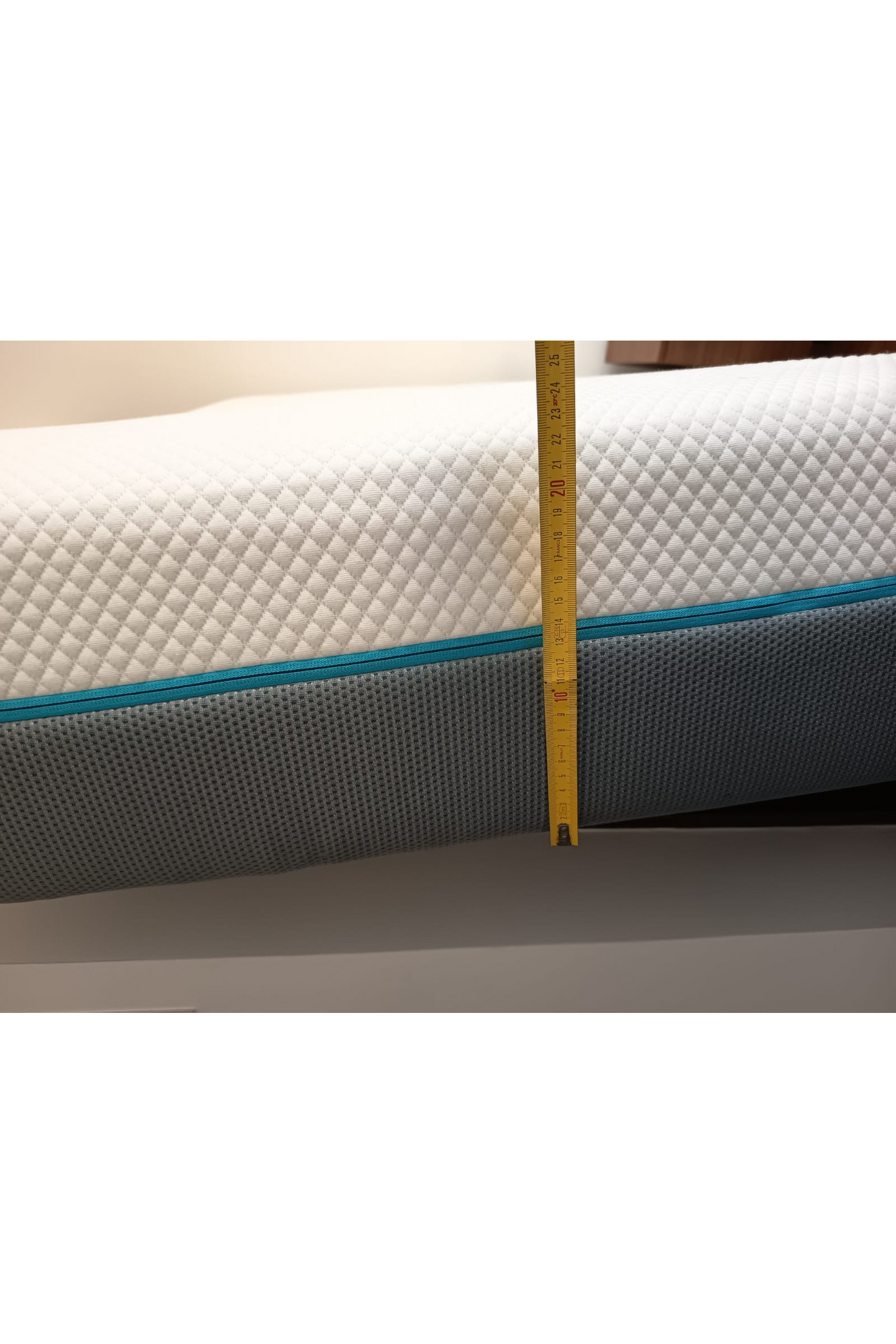 BoConcept Lugano King Size Bed (180x200cm) with Simba Hybrid Mattress & Topper