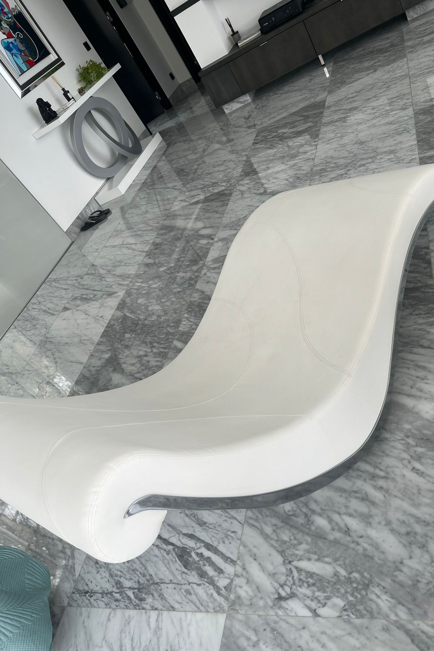 Sculptural White Leather Chaise Longue with Chrome Base