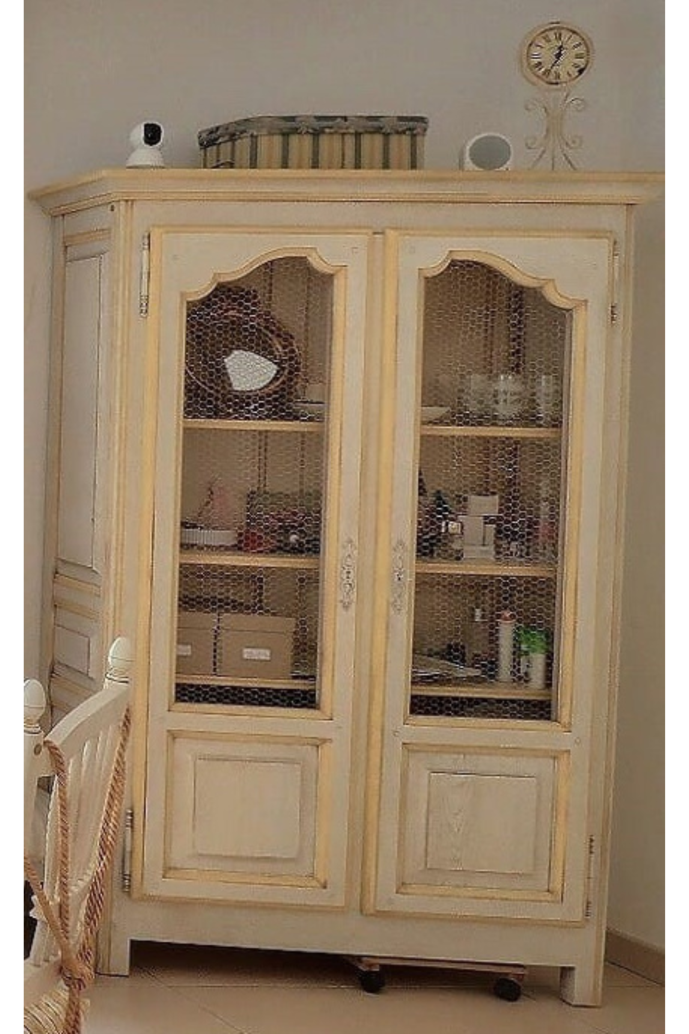 Shabby-Chic / Provençal Style Display Cabinet - Meubles Monaco