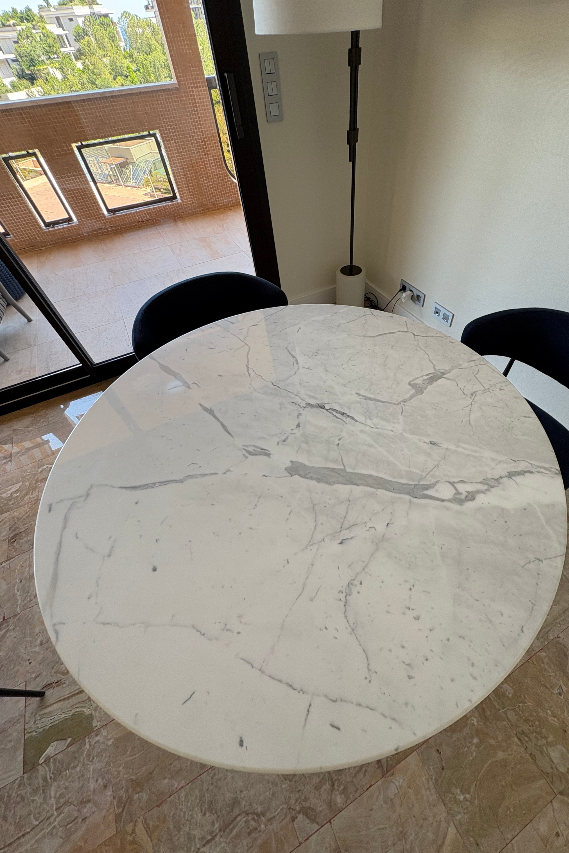 Dilectus Design Round Dining Table