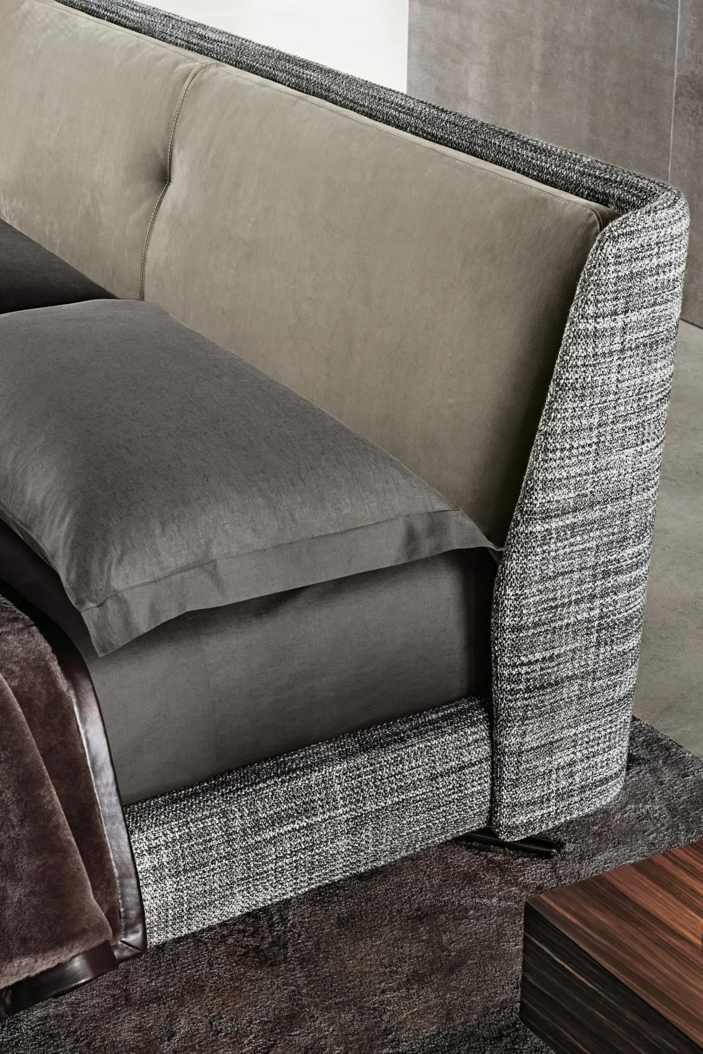 Minotti Spencer Bed with Mattress (180 x 200 cm)
