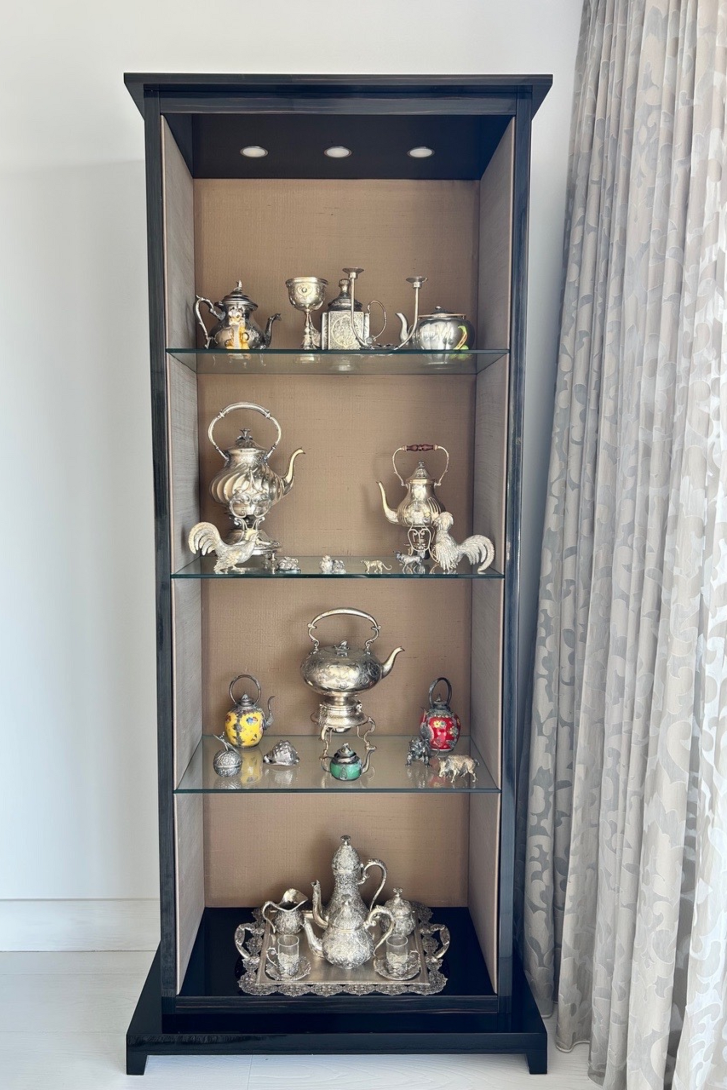 Vitrine Fendi Casa en ébène laqué