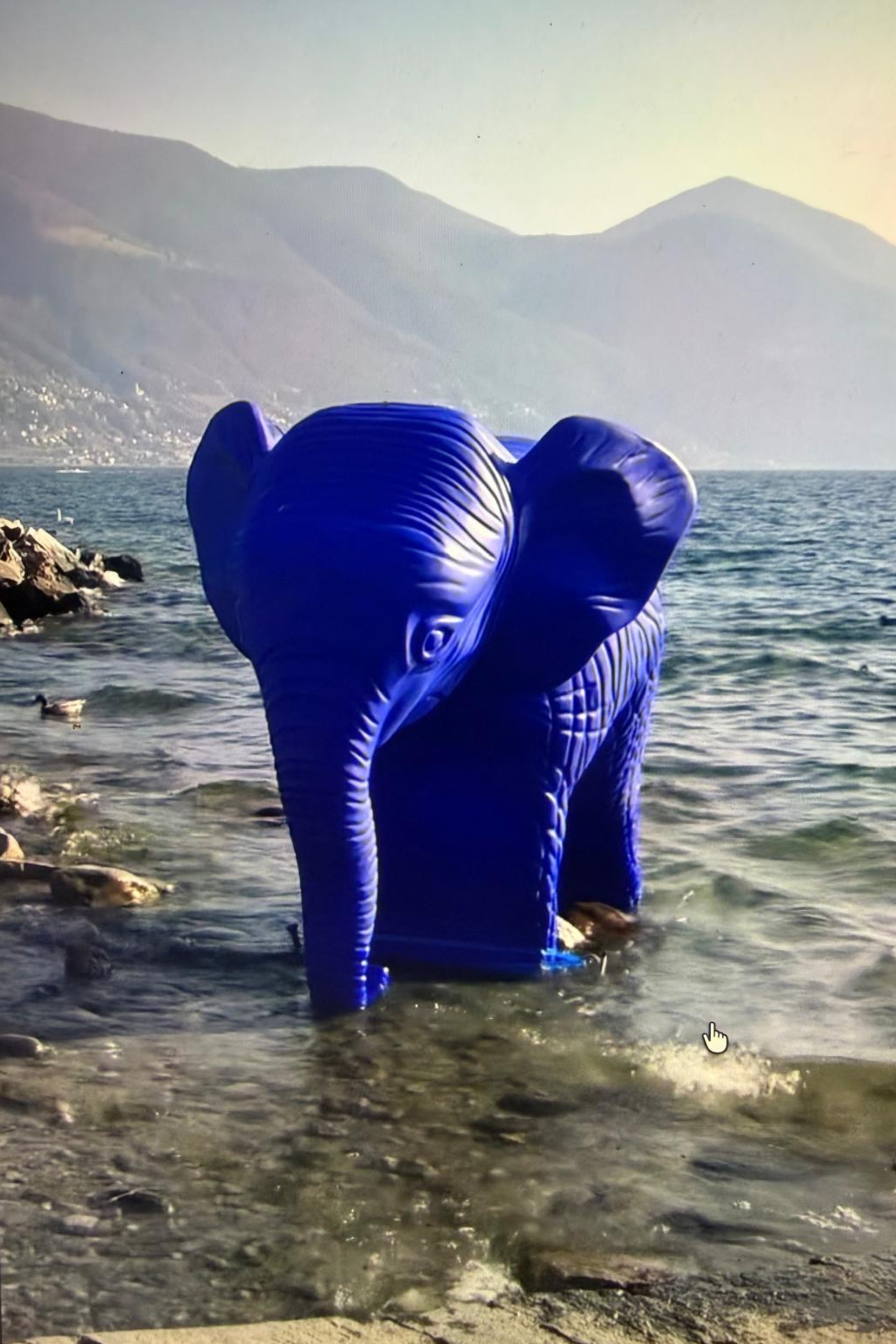 Cracking Art Giant Elephant – Limited Edition Monumental Sculpture in Electric Blue