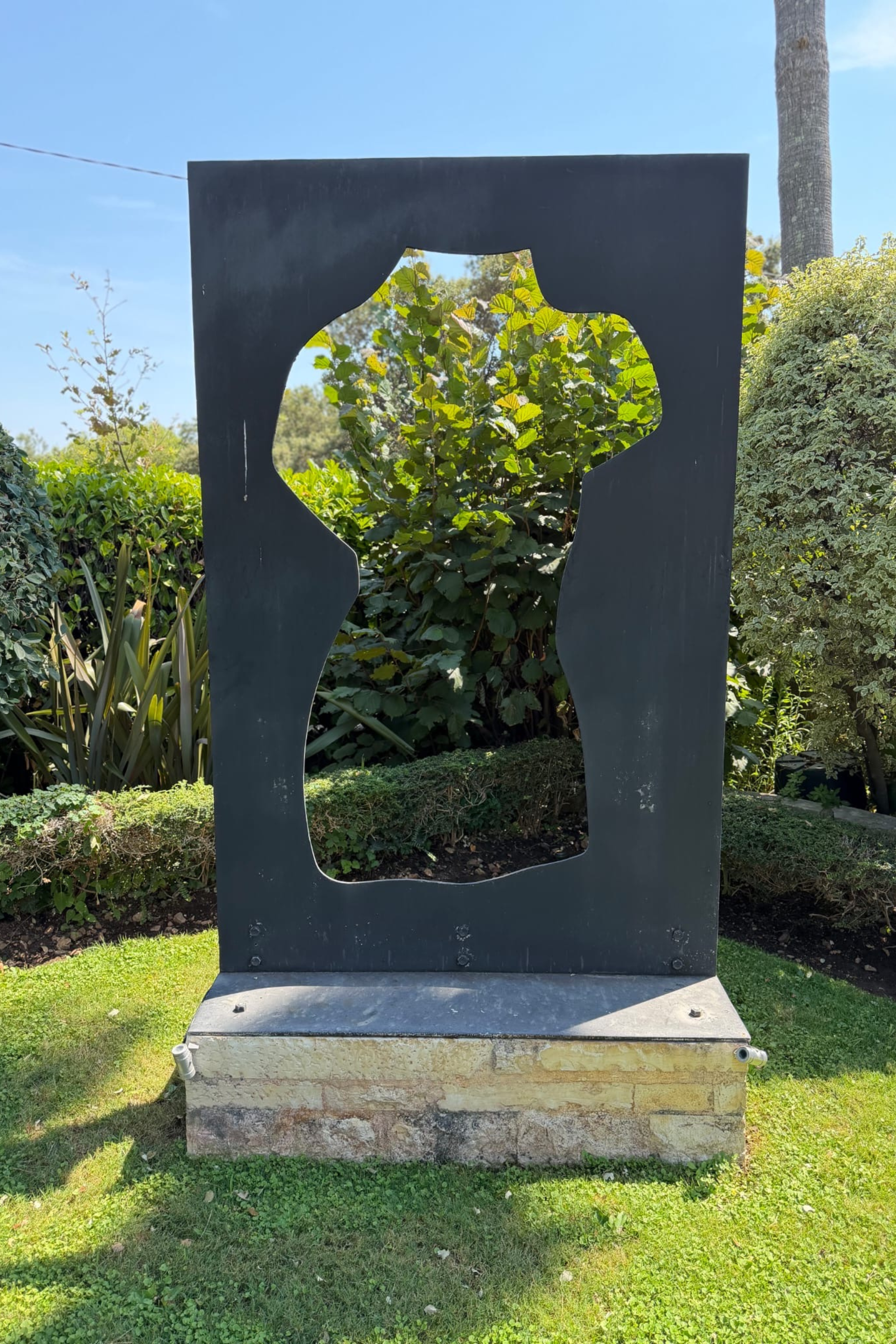 Sacha Sosno Monumental “Oblitération” Outdoor Sculpture – Saint-Paul-de-Vence Provenance