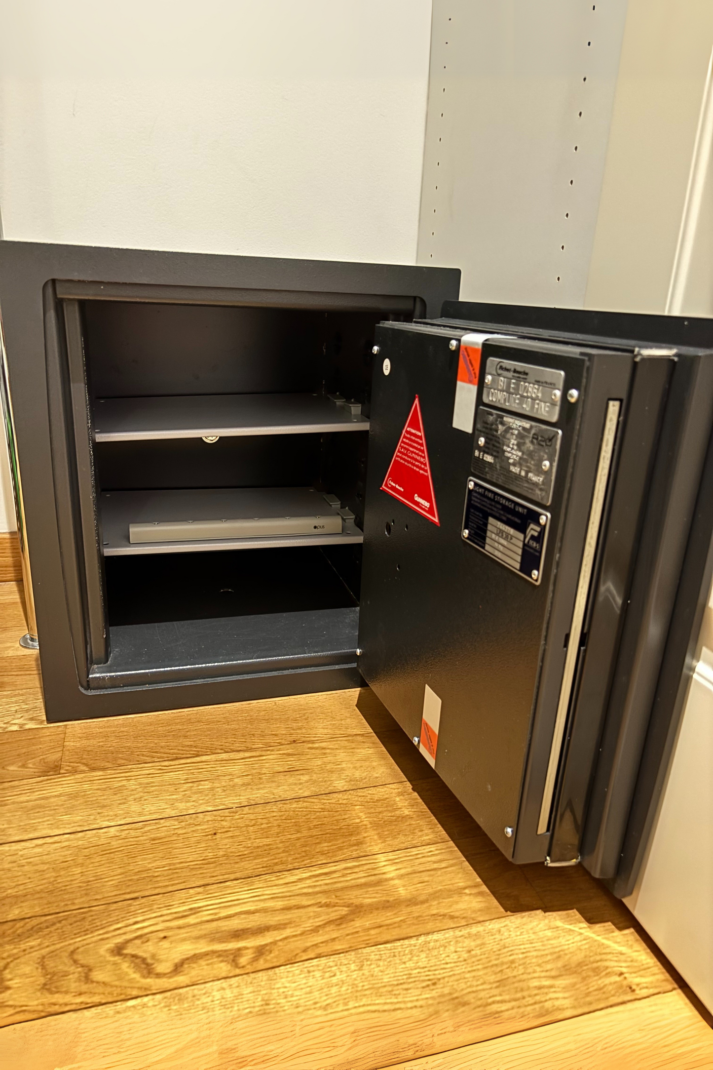 Second hand furniture for sale in Monaco