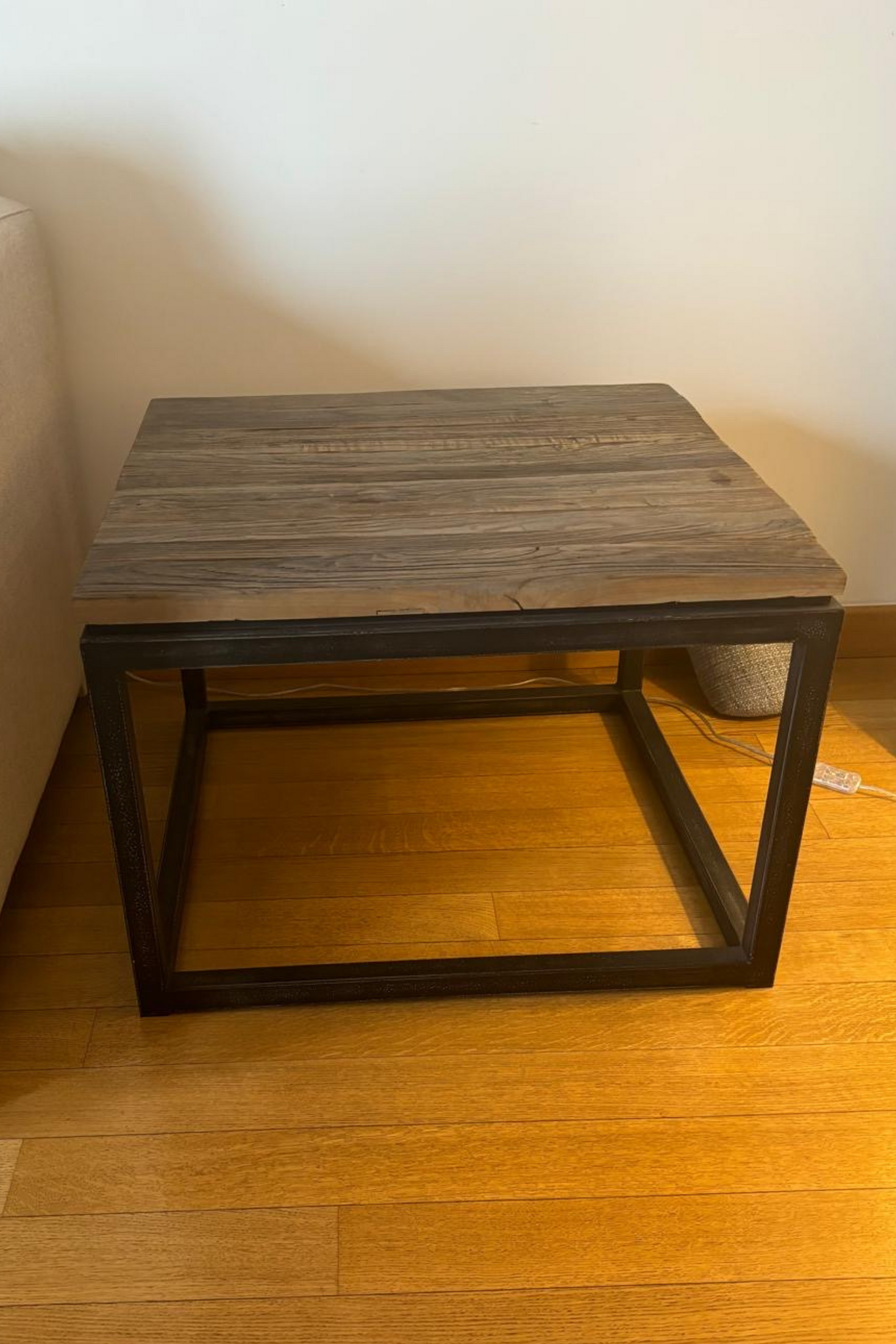 Second hand side table for sale in Monaco and alps maritime