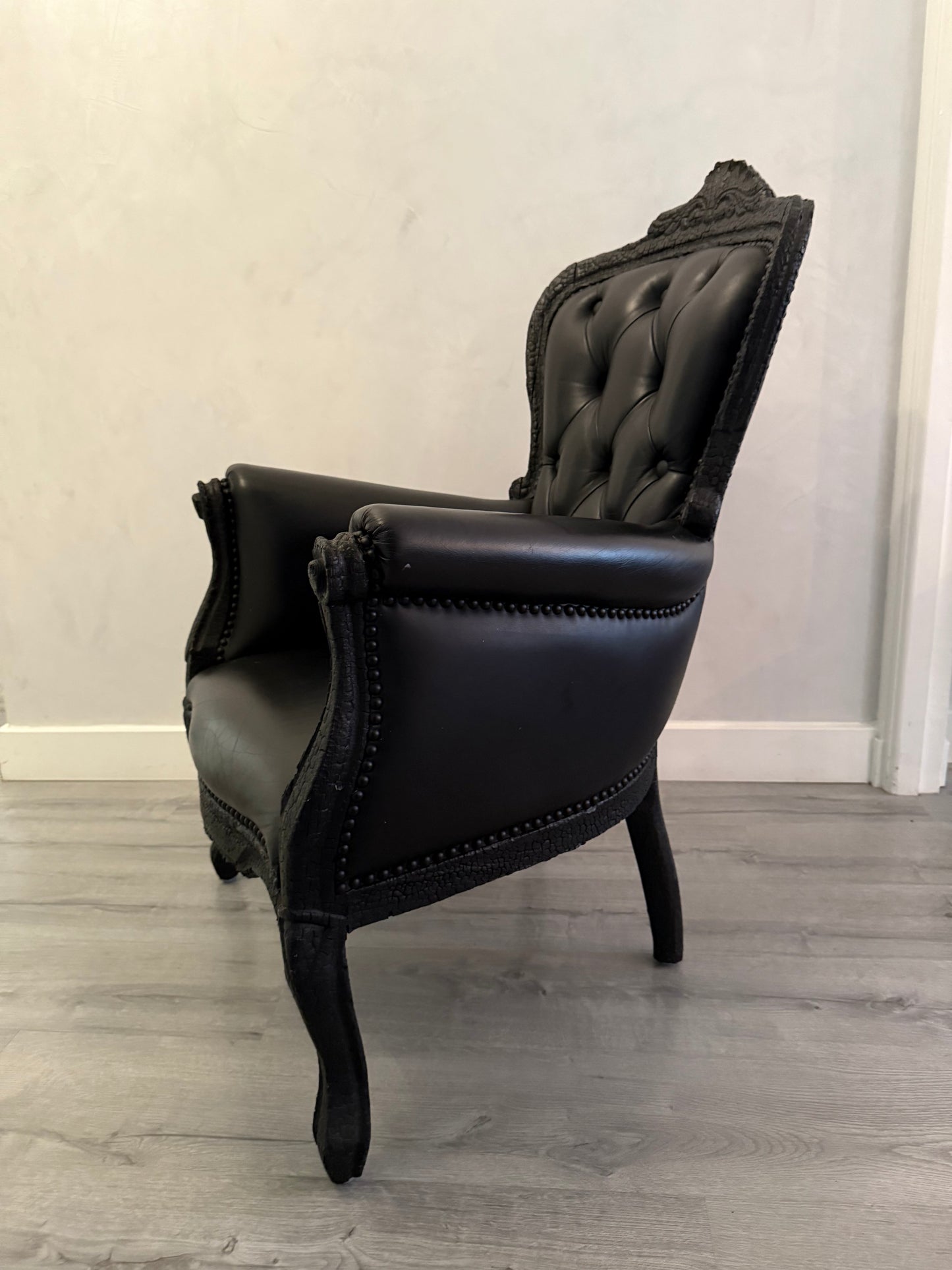 Vintage Leather Preloved Armchair for sale - Monaco - South Of France