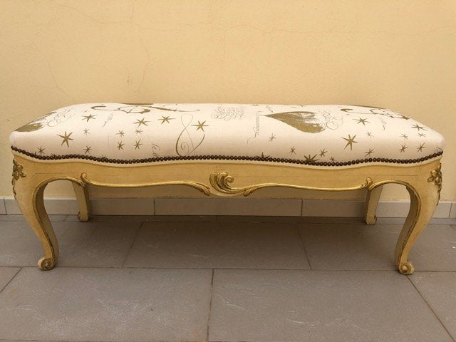 Antique Louis XV-style bench with cream and gilt carved frame, upholstered in Carolyn Quartermaine star-print fabric