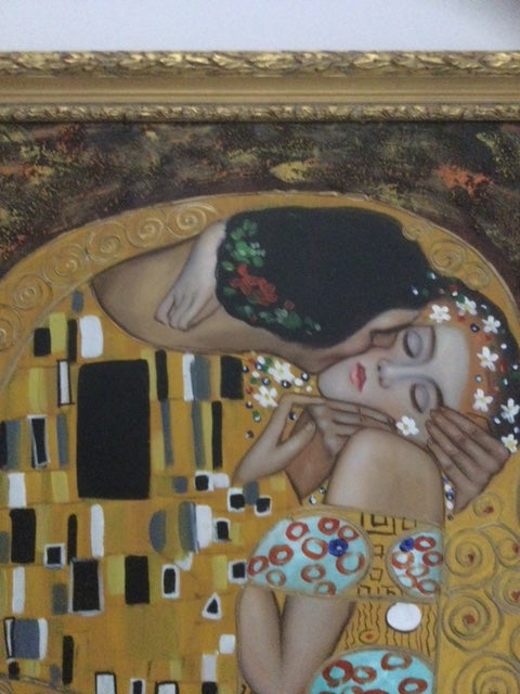 Gustav Klimt’s The Kiss – Framed High-Quality Replica - Meubles Monaco
