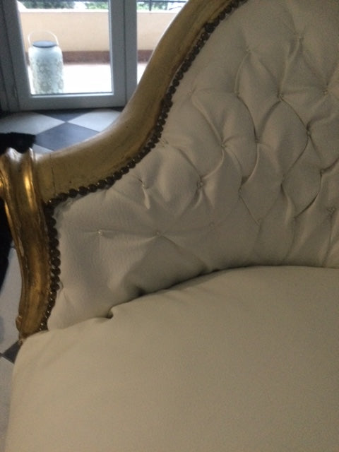 Elegant Baroque-Style Sofa – Hand-Gilded Frame