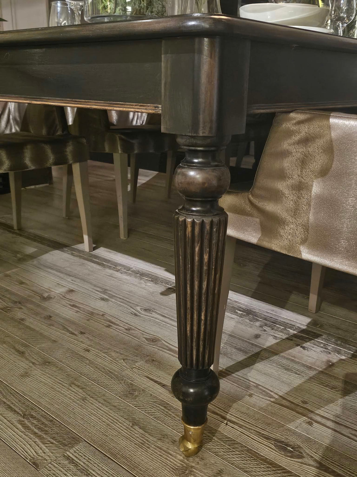 Meubles Arte Louis XV Extending Dining Table in Dark Walnut