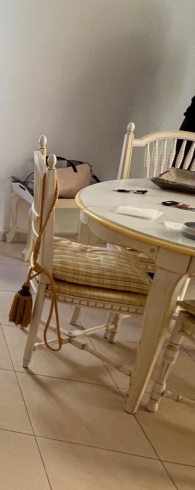 White Table and Chairs - Meubles Monaco