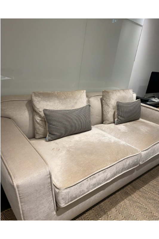 Maxalto (B&B Italia) 3-seater sofa by Giuseppe Caminiti, showcasing modern Italian design with plush fabric upholstery.