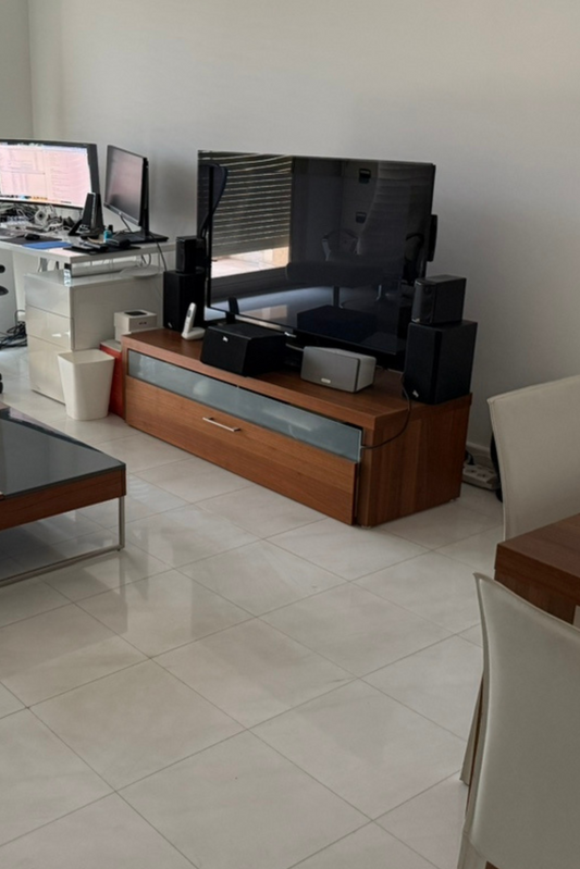 Credenza in legno scuro – Il venditore chiede 950 €