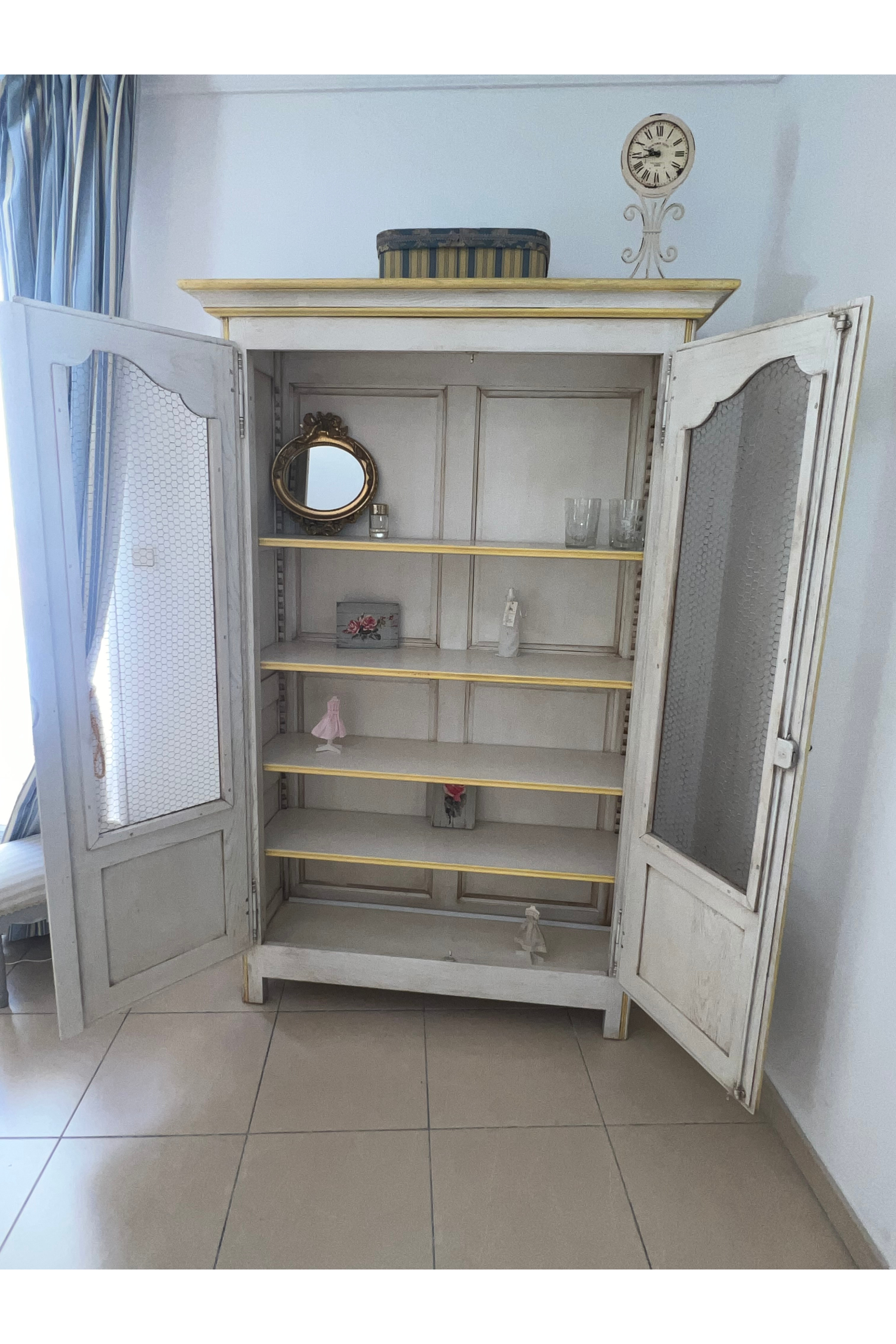 Luca Orrù shabby-chic Provençal style display cabinet with glass doors and distressed white finish, ideal for showcasing decor.