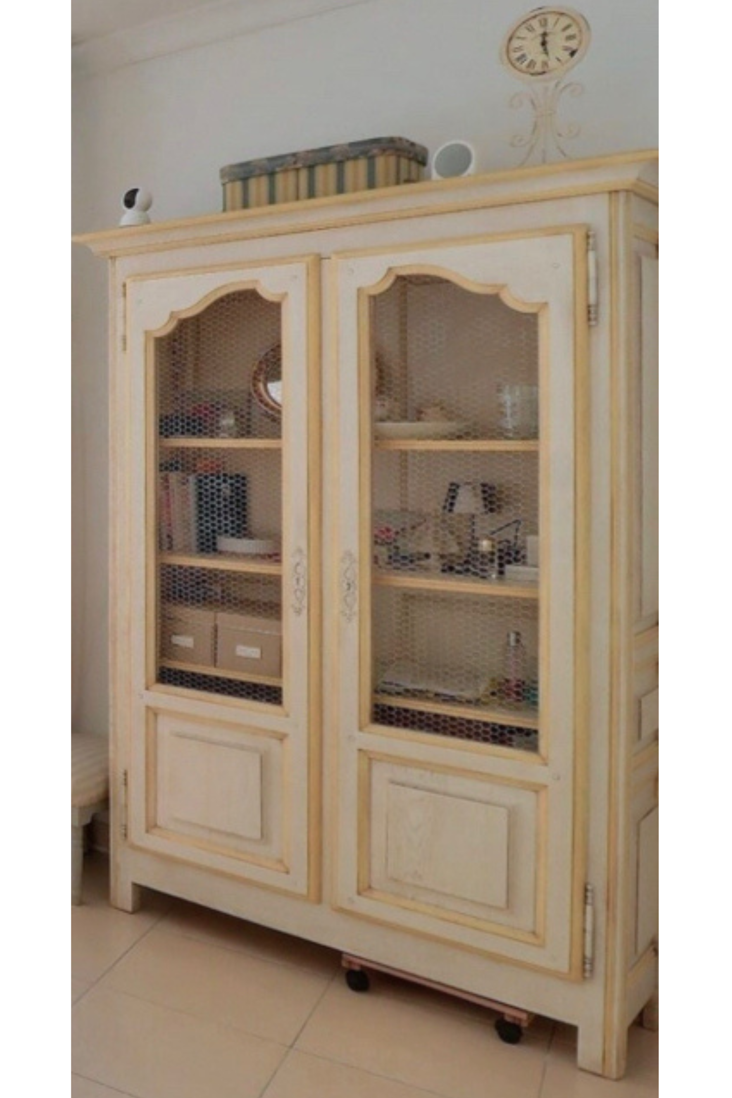 Shabby-Chic / Provençal Style Display Cabinet - Meubles Monaco