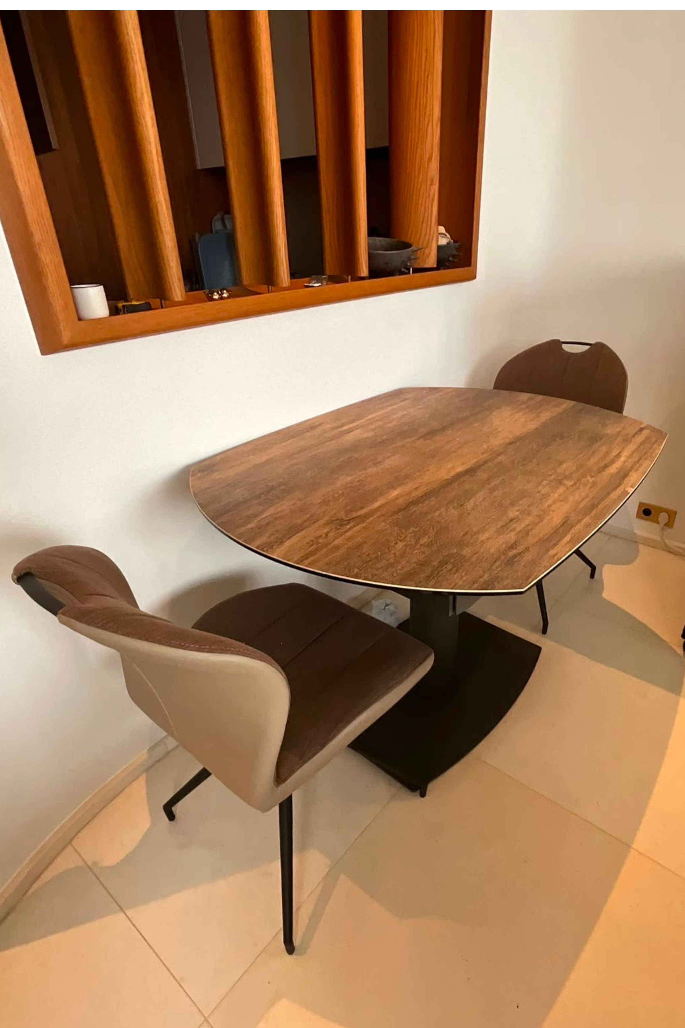 Table à manger contemporaine extensible avec deux chaises