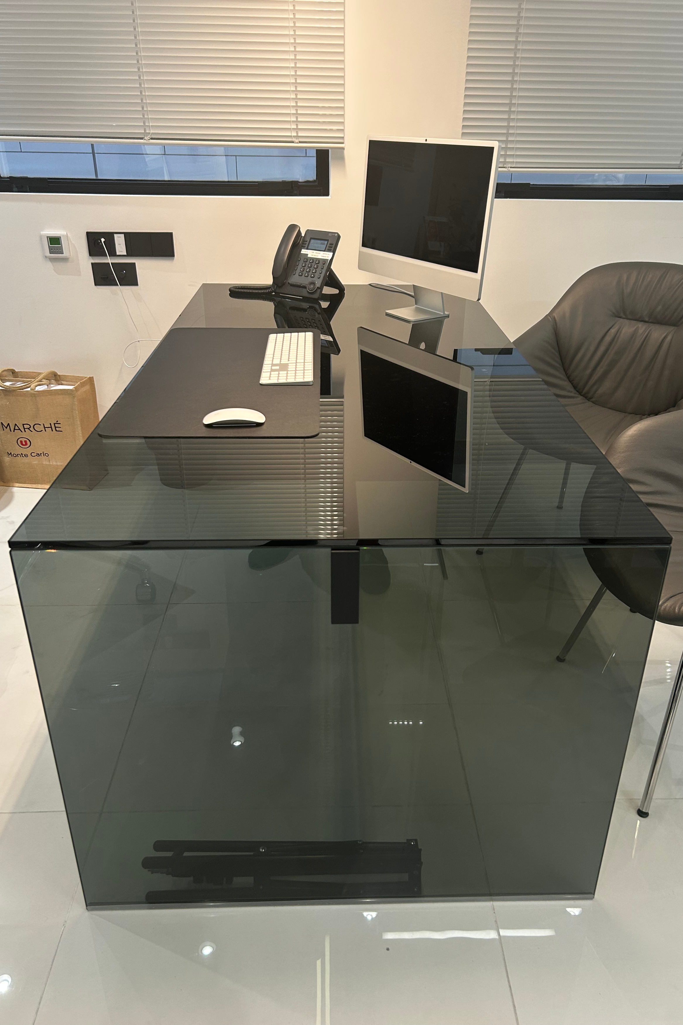 Dark Glass Desk - Meubles Monaco
