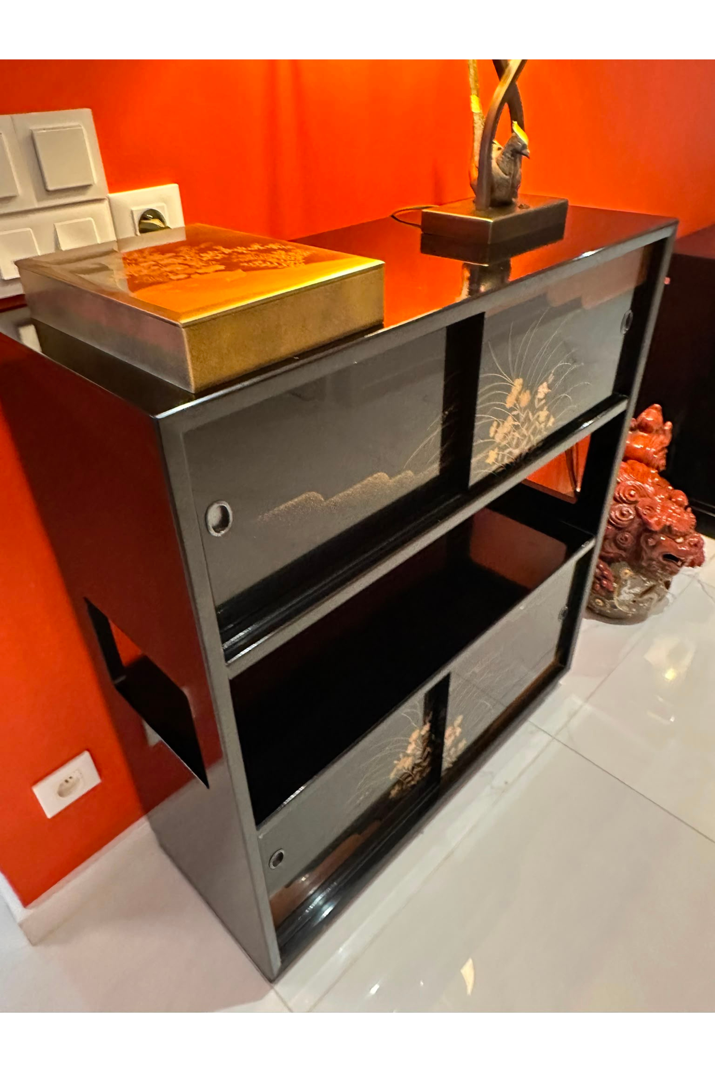 Cabinet d'exposition et de rangement en laque japonaise Morishige – Améthyste orientale
