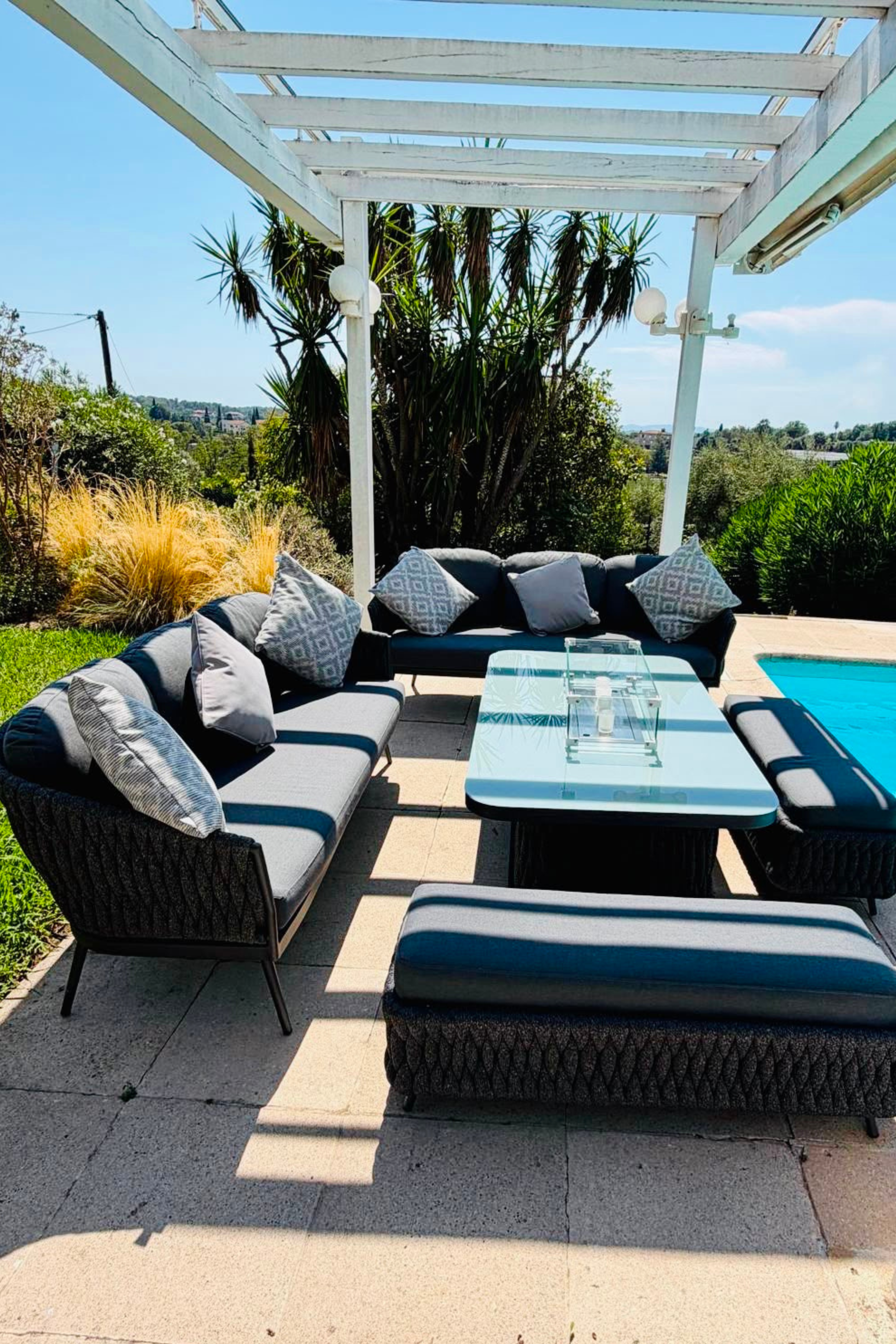 Harbour Lifestyle Luna 3-Seat Outdoor Sofa Set with Rising Firepit Table – Grey