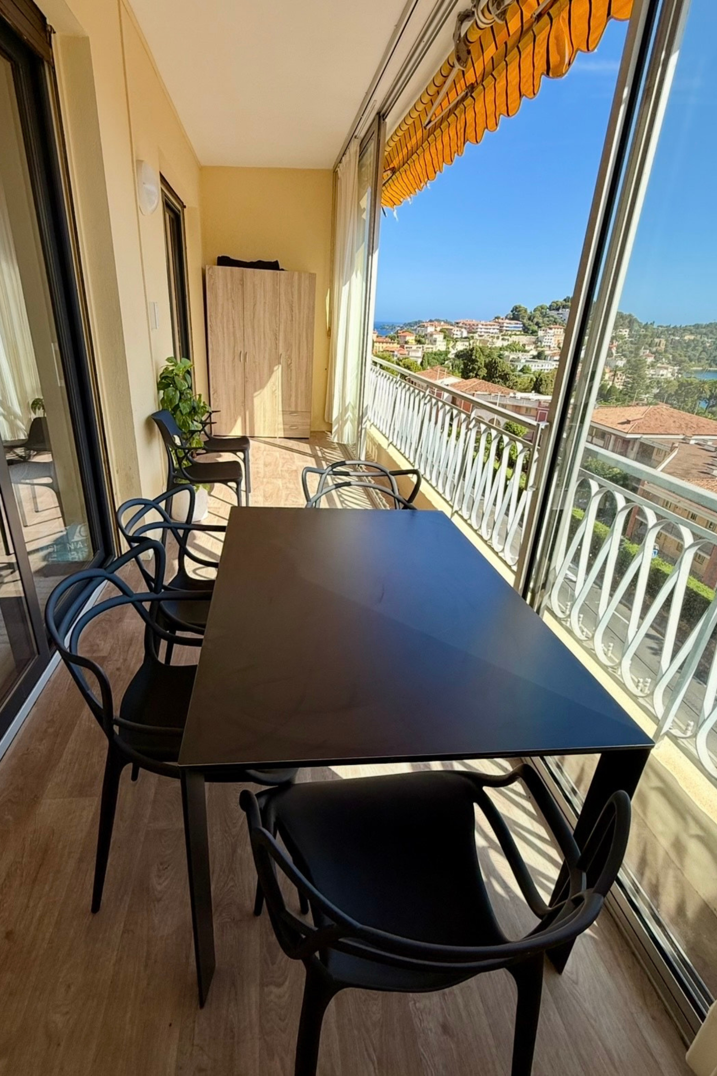 Desalto dining table with Kartell chairs