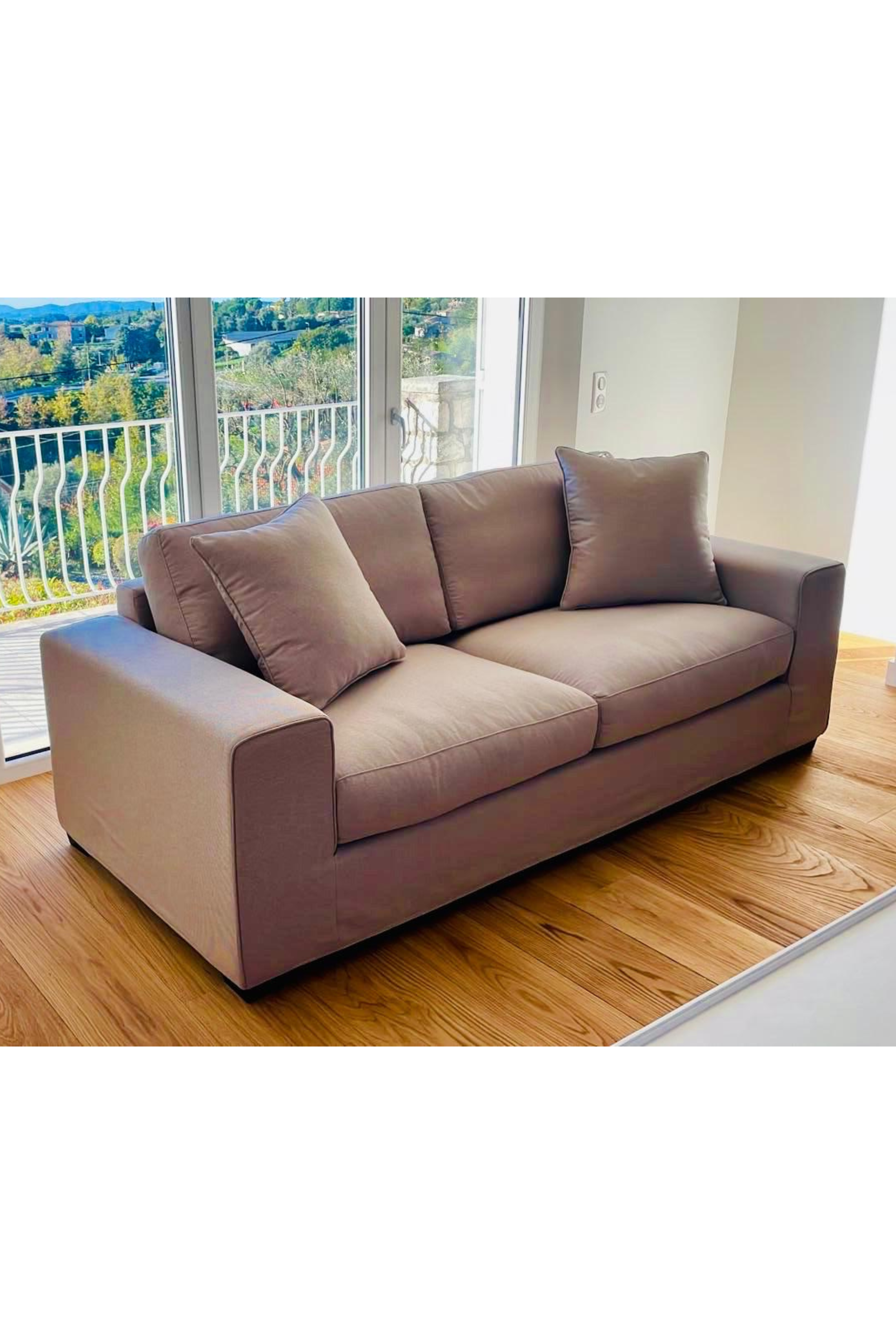 Secret du Sud Sofa in Taupe
