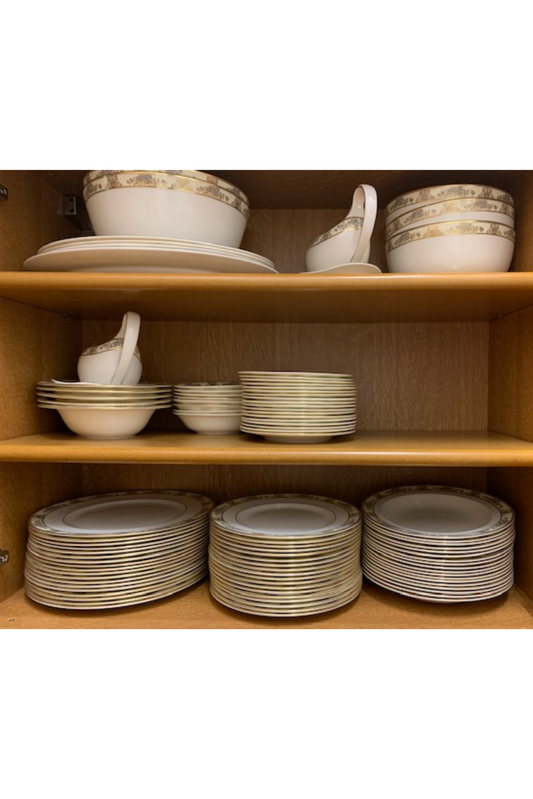 Wedgwood Cliveden Fine China Set with Gold Trim