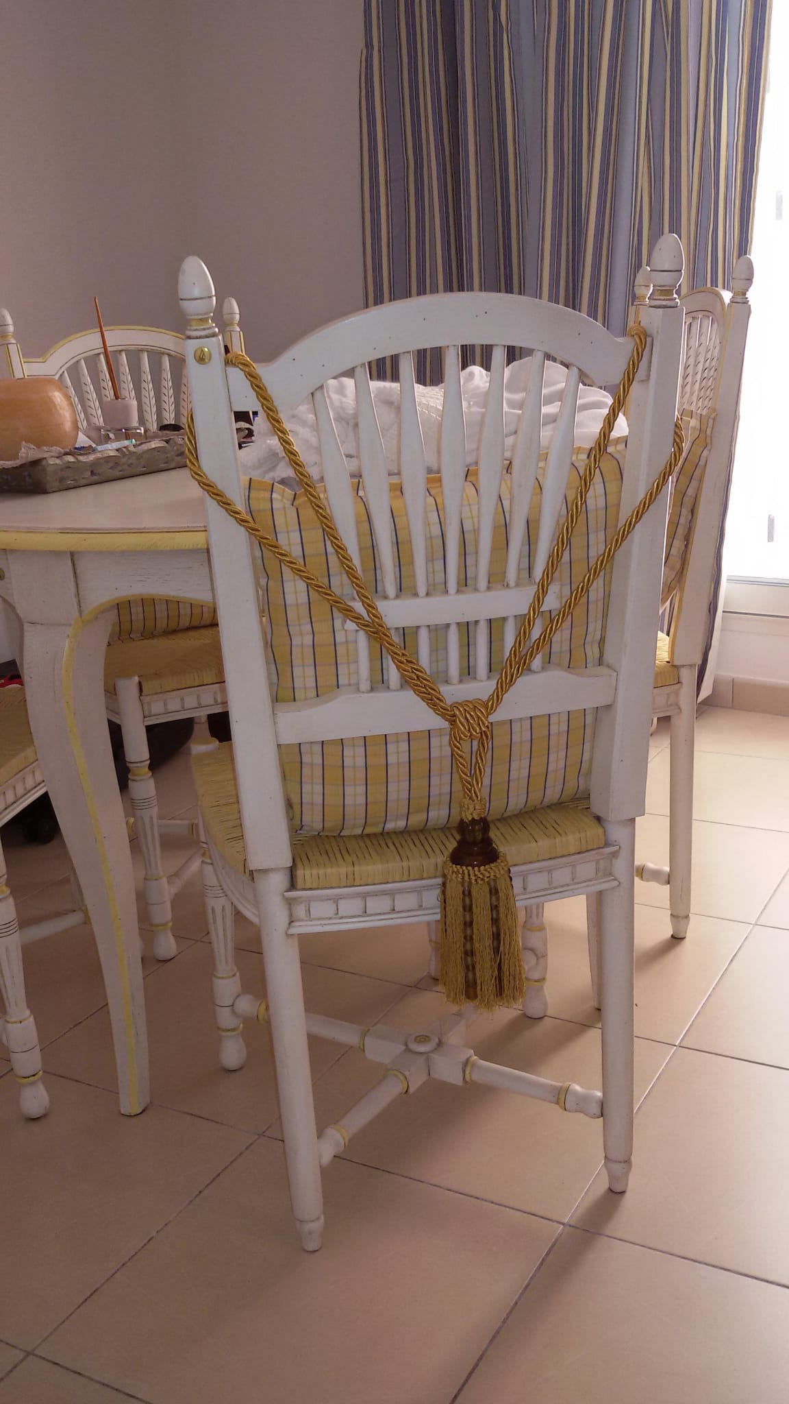 White Table and Chairs - Meubles Monaco
