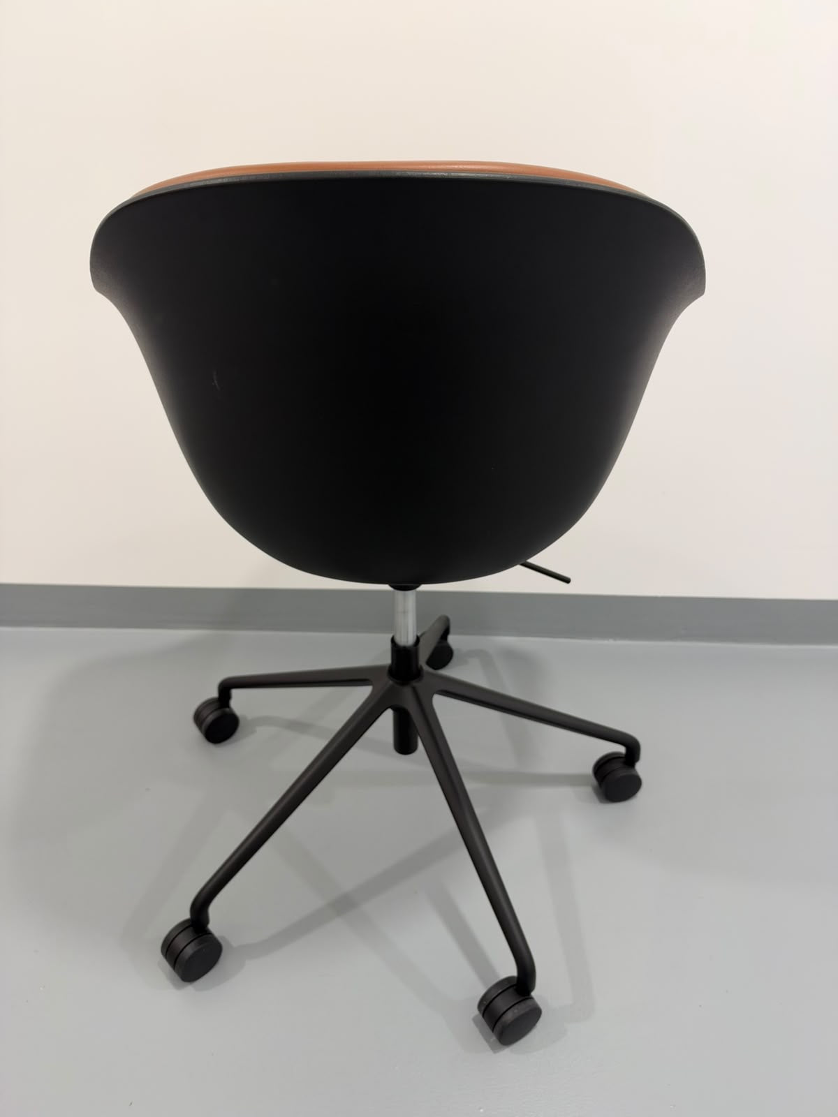 Chaise de bureau Adelaide de BoConcept en cuir cognac