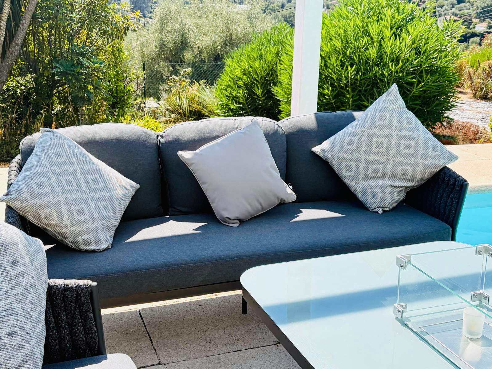 Harbour Lifestyle Luna 3-Seat Outdoor Sofa Set with Rising Firepit Table – Grey