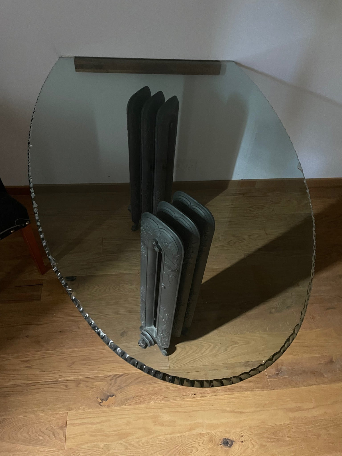 View from above through the rounded glass top to the two radiator pedestals