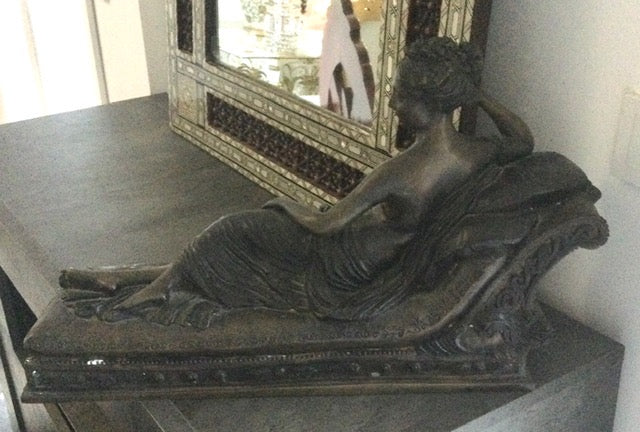 Neoclassical Bronze-Style Sculpture – Inspired by Canova’s Pauline Bonaparte - Meubles Monaco